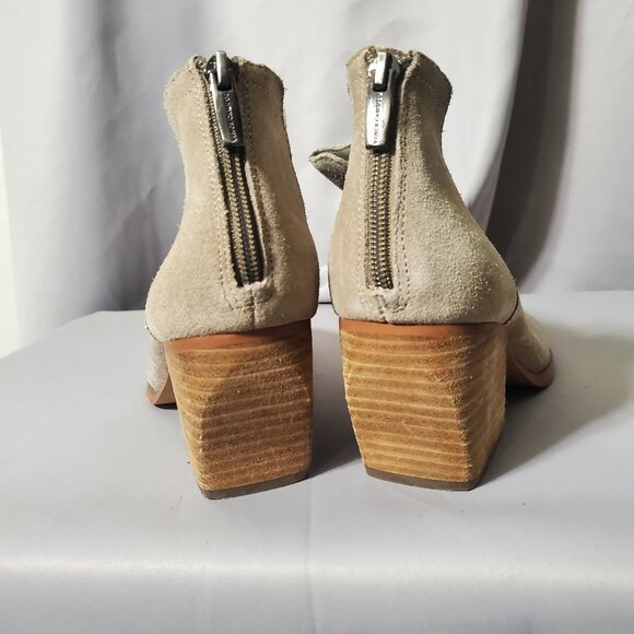Vince Camuto Gigietta Tortila  Shoe Women Suede Ankle Cut Out Tan Booties Sz 9M - Picture 3 of 12